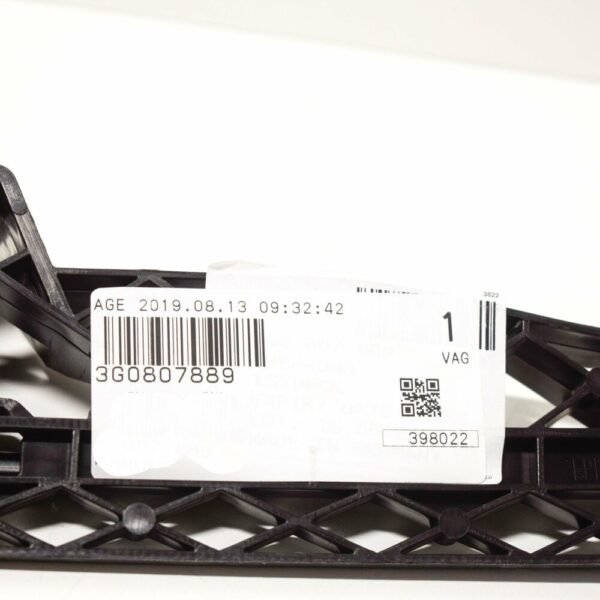 3G0807889 - NEW VW PASSAT VARIANT B8 FRONT BUMPER MOUNT BRACKET 3G0807889