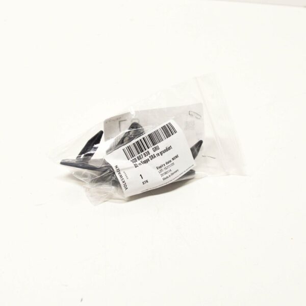 3G0807938GRU - NEW VW PASSAT B8 FRONT BUMPER HEADLIGHT WASHER COVER RIGHT 3G0807938GRU ORIGINAL