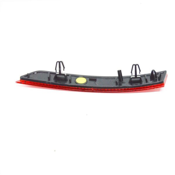 3G0945104A - NEW VOLKSWAGEN PASSAT B8 REAR RIGHT BUMPER INNER REFLECTOR 3G0945104A