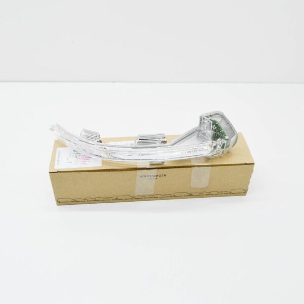 3G0949102A - NEW VW GOLF MK8 CD FRONT RIGHT DOOR MIRROR TURN INDICATOR 3G0949102A