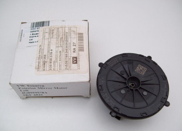 3G0959578A - NEW VW TOUAREG CR FRONT LEFT EXTERIOR MIRROR MOTOR LHD 3G0959578A ORIGINAL