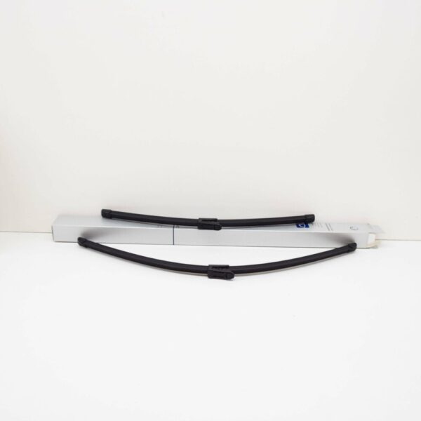 3G1998002 - NEW VOLKSWAGEN PASSAT B8 FRONT AERO WIPER BLADE SET LHD 3G1998002