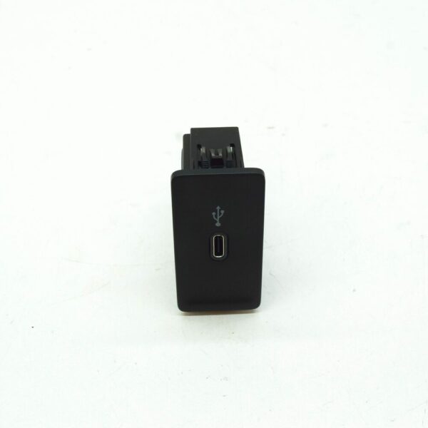 3G5035726B - NEW VOLKSWAGEN ARTEON 3H7 USB CONNECTOR 3G5035726B ORIGINAL