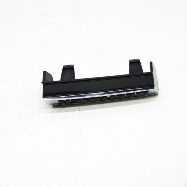 3G9853948LFG - NEW VW PASSAT B8 FRONT GRILLE EMBLEM BADG 3G9853948LFG ORIGINAL