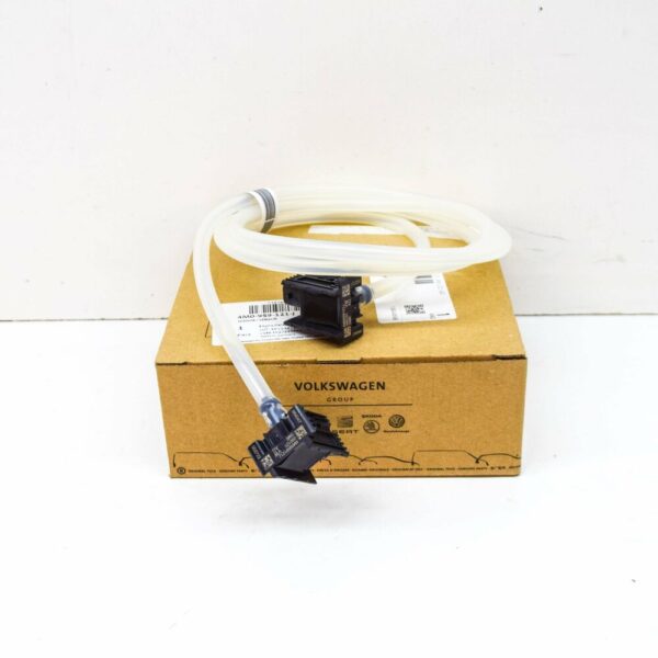 4M0959121J - NEW VW TOUAREG CR PEDESTRIAN PROTECTION IMPACT CRASH SENSOR 4M0959121J ORIGINAL