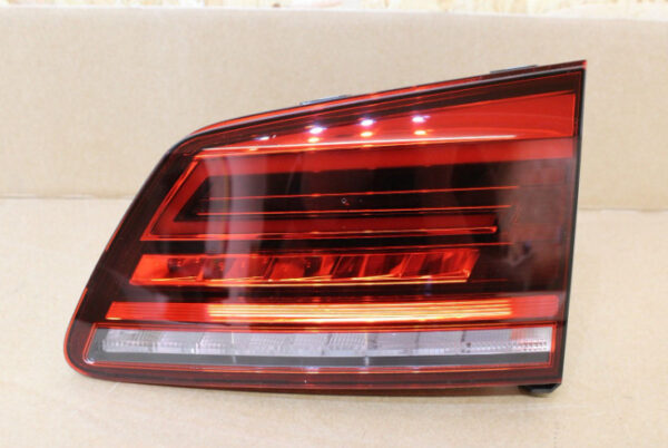 510945094P - NEW VW GOLF SPORTSVAN AM REAR RIGHT INNER TAILGATE TAILLIGHT 510945094P
