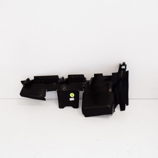 561121283A - NEW VOLKSWAGEN PASSAT B8 RADIATOR RIGHT SIDE AIR DUCT 561121283A 2016 ORIGINAL