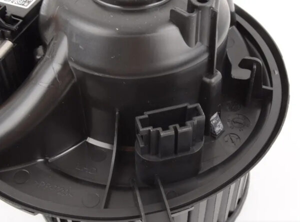 561820015E - NEW VOLKSWAGEN BEETLE A5 HEATER BLOWER FAN MOTOR 561820015E ORIGINAL