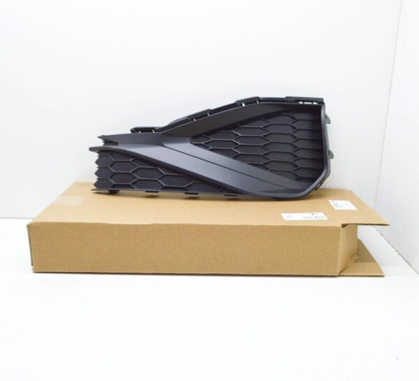 561853665AC9B9 - NEW VOLKSWAGEN PASSAT B8 FRONT LEFT BUMPER GRILLE 561853665AC9B9