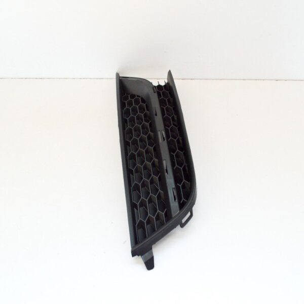 561853666C9B9 - NEW VOLKSWAGEN PASSAT B7 FRONT BUMPER RIGHT LOWER GRILLE 561853666C9B9 ORIGINAL