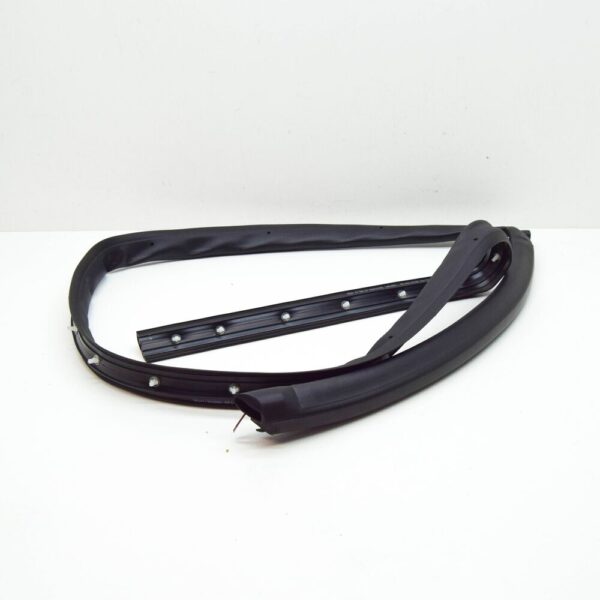575839120C9B9 - NEW SKODA KAROQ NU Rear Right Lower Door Seal Rubber 575839120C9B9 OEM