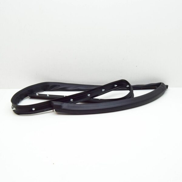 575839120C9B9 - NEW SKODA KAROQ NU Rear Right Lower Door Seal Rubber 575839120C9B9 OEM
