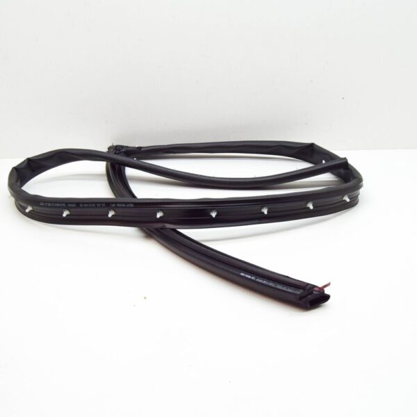 575839120C9B9 - NEW SKODA KAROQ NU Rear Right Lower Door Seal Rubber 575839120C9B9 OEM