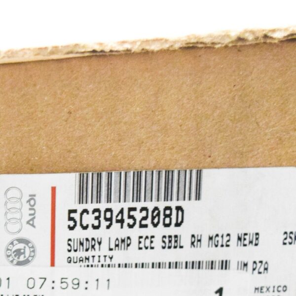 5C3945208D - Volkswagen Beetle Convertible A5 taillight right 5C3945208D new