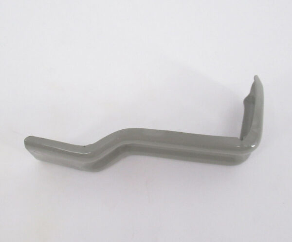 5C5813745 - NEW VOLKSWAGEN BEETLE CABRIO 5C REAR BODY PANEL LOWER RETAINER 5C5813745
