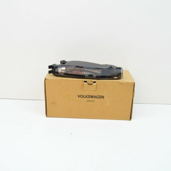 5C5953042D - OEM VOLKSWAGEN BEETLE A5 FRONT RIGHT TURN SIGNAL LIGHT 5C5953042D GENUINE