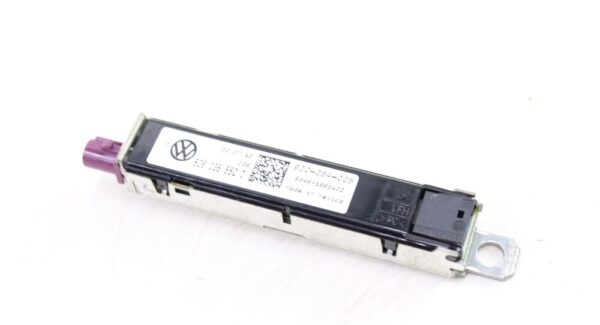 5C6035552D - VW JETTA A6 left antenna amplifier 5C6035552D new original