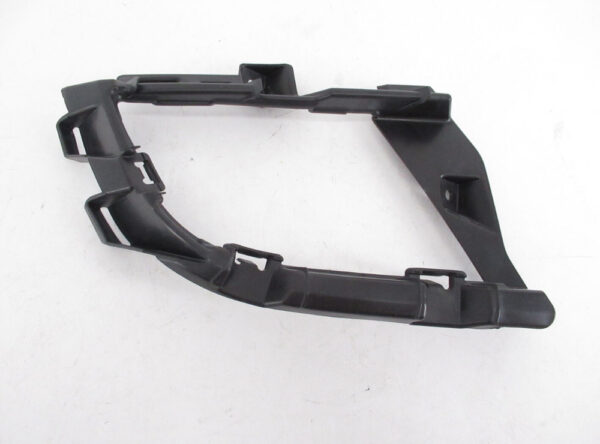 5C6807261 - NEW VW JETTA A6 FRONT BUMPER LEFT FOG LIGHT BRACKET 5C6807261 ORIGINAL