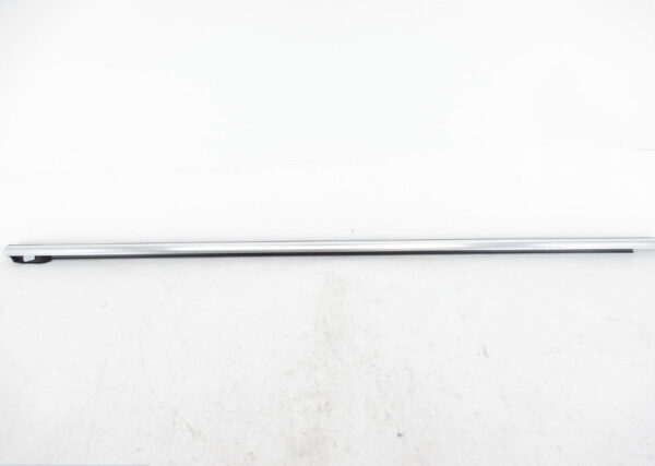 5C6837476C3Q7 - NEW VW JETTA A6 FRONT RIGHT DOOR WINDOW SLOT SEAL OUTER 5C6837476C3Q7 ORIGINAL