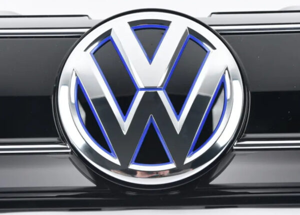 5C6853651NLQI - NEW VOLKSWAGEN JETTA A6 MK6 FRONT HYBRID RADIATOR GRILLE 5C6853651NLQI ORIGINAL