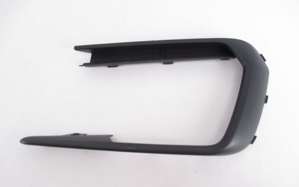 5C6853666F9B9 - NEW VW JETTA A6 FRONT BUMPER RIGHT FOG LIGHT GRILLE FRAME 5C6853666F9B9 ORIGINAL