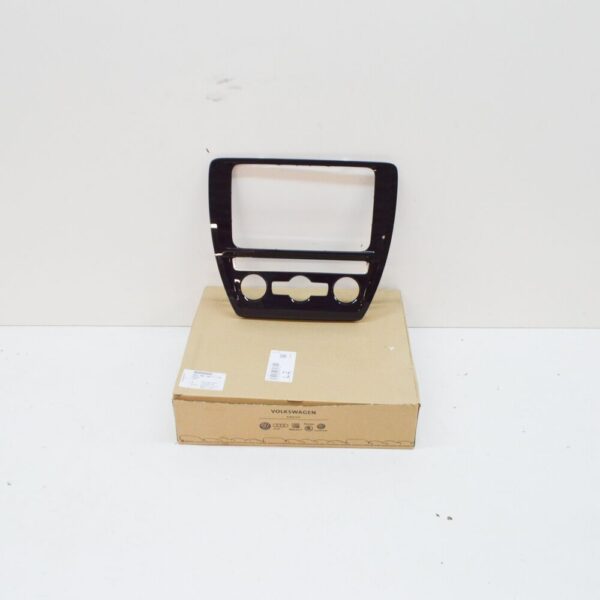 5C6858069FTAI - NEW VW JETTA MK6 16 CENTER INSTRUMENT PANEL RADIO TRIM 5C6858069FTAI