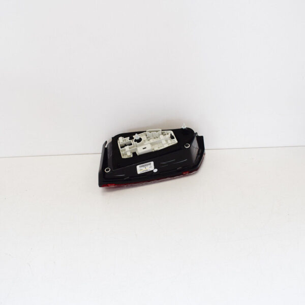 5C6945093L - NEW VOLKSWAGEN JETTA MK6 REAR LEFT TAILLIGHT 5C6945093L