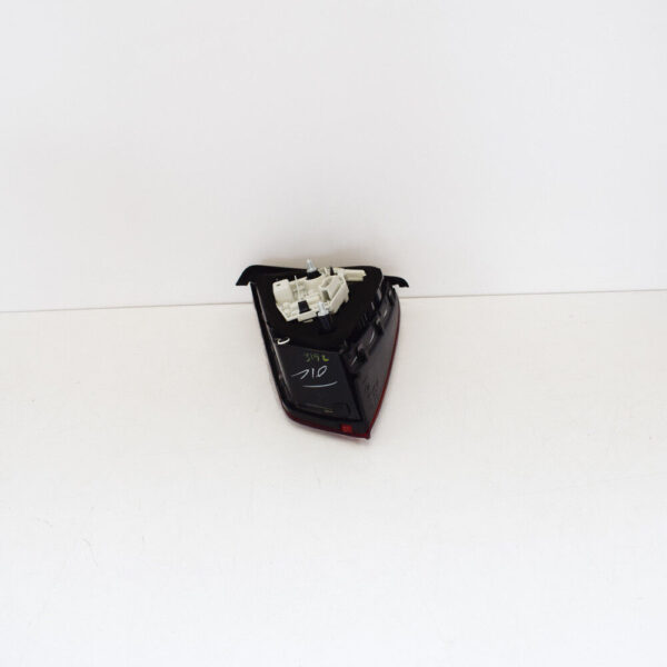 5C6945093L - NEW VOLKSWAGEN JETTA MK6 REAR LEFT TAILLIGHT 5C6945093L