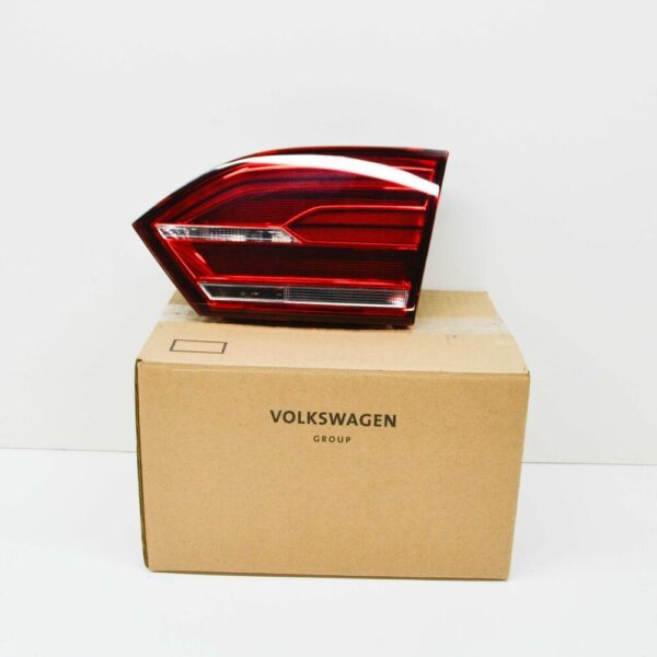 5C6945308 - NEW VOLKSWAGEN JETTA MK6 REAR TAILGATE RIGHT TAILLIGHT 5C6945308 ORIGINAL