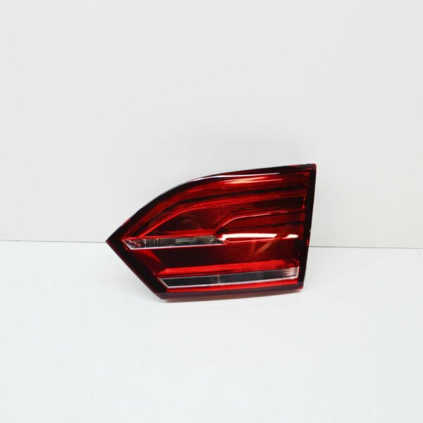 5C6945308 - NEW VOLKSWAGEN JETTA MK6 REAR TAILGATE RIGHT TAILLIGHT 5C6945308 ORIGINAL