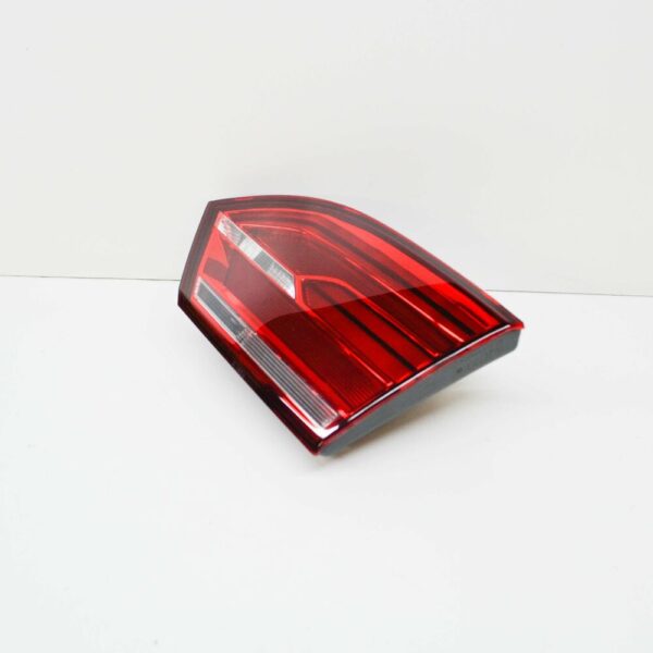 5C6945308 - NEW VOLKSWAGEN JETTA MK6 REAR TAILGATE RIGHT TAILLIGHT 5C6945308 ORIGINAL