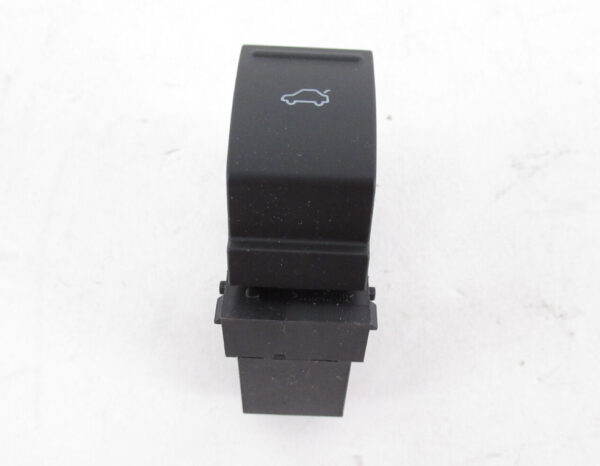5C6959831REH - NEW VW JETTA A6 FRONT LEFT DOOR REAR LID LOCK BUTTON LHD 5C6959831REH