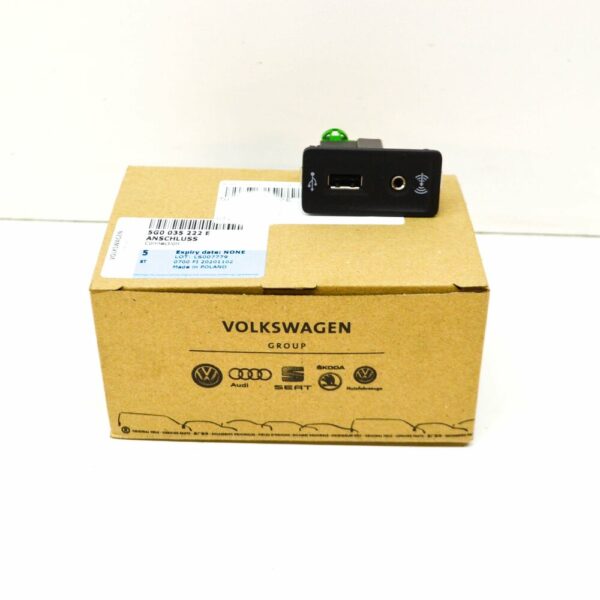 5G0035222E - NEW VW BEETLE A5 USB AND AUX IN CONNECTION 5G0035222E