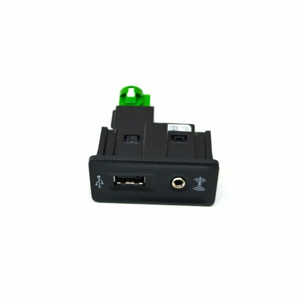 5G0035222E - NEW VW BEETLE A5 USB AND AUX IN CONNECTION 5G0035222E