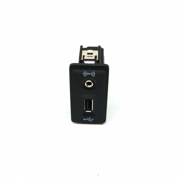 5G0035222E - NEW VW BEETLE A5 USB AND AUX IN CONNECTION 5G0035222E