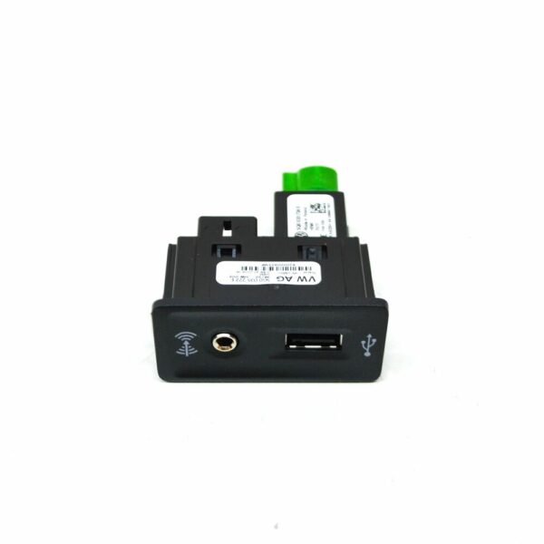 5G0035222E - NEW VW BEETLE A5 USB AND AUX IN CONNECTION 5G0035222E