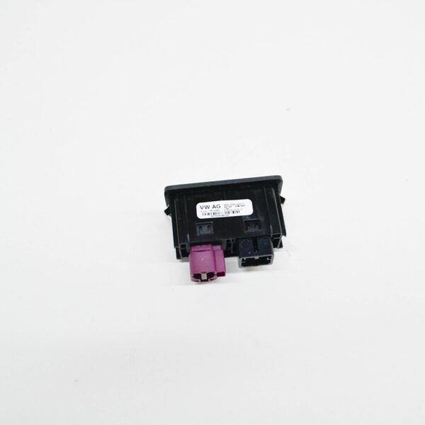 5G0035222F - Volkswagen BEETLE A5 USB and AUX-IN Port 5G0035222F NEW Genuine