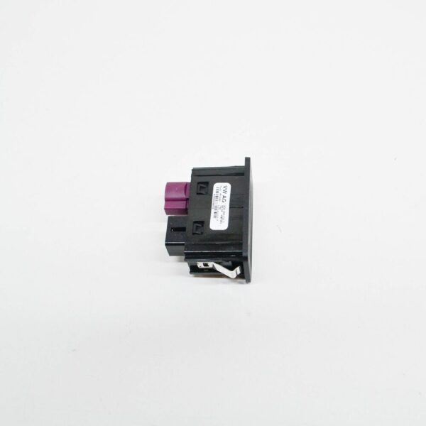 5G0035222F - Volkswagen BEETLE A5 USB and AUX-IN Port 5G0035222F NEW Genuine