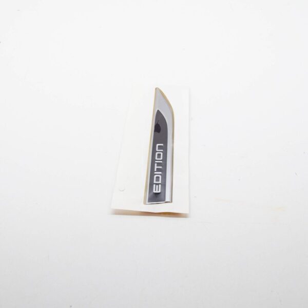 5G0853688AA - VW GOLF VII 5G MK7 RIGHT FENDER LOGO EMBLEM 5G0853688AADPJ NEW GENUINE