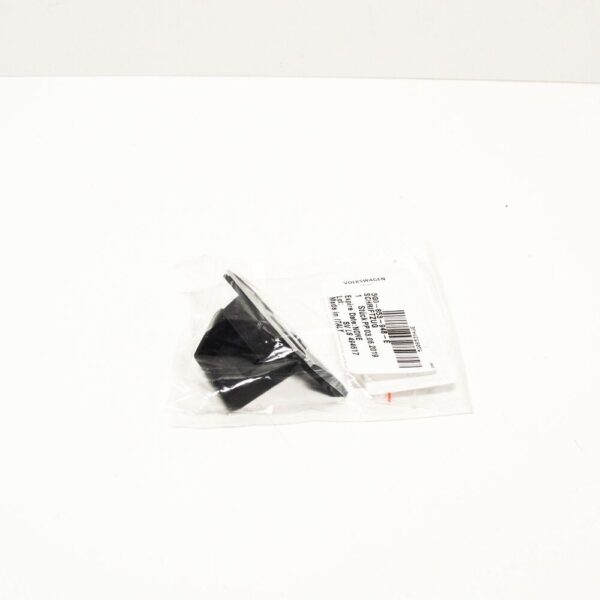 5G0853948E - VW GOLF MK7 R Front Bumper Radiator Grill Emblem Badge 5G0853948E NEW GENUINE