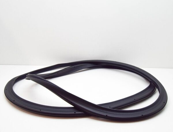 5G6827705E - NEW VW GOLF VII VARIANT BA5, BV5 BOOTLID SEAL RUBBER 5G6827705E ORIGINAL