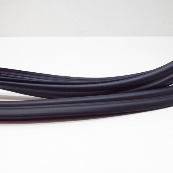 5G6827705E - NEW VW GOLF VII VARIANT BA5, BV5 BOOTLID SEAL RUBBER 5G6827705E ORIGINAL
