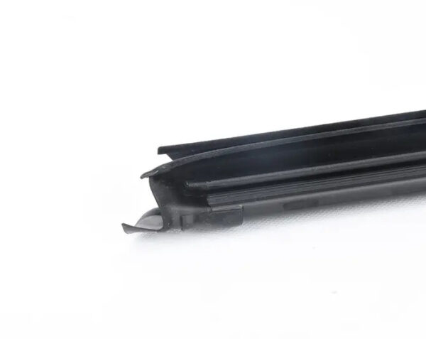 5GM837479B - NEW VW GOLF VII VARIANT MK7 FRONT LEFT WINDOW APERTURE SEAL 5GM837479B