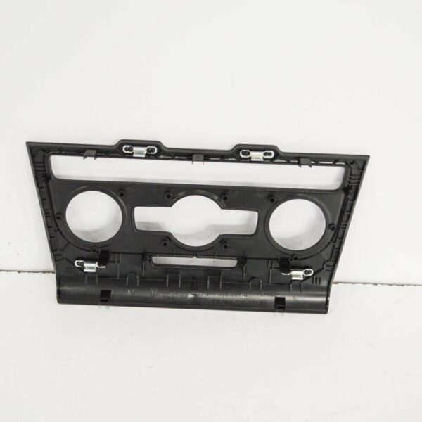 5K0858069Q1QB - NEW VOLKSWAGEN GOLF CONVERTIBLE BEZEL DISPLAY OPERATING UNIT 5K0858069Q1QB OEM
