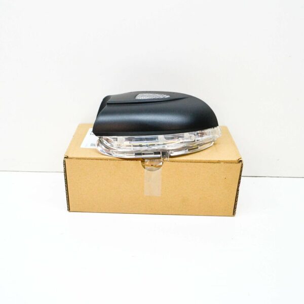 5K0949102A - NEW VW GOLF MK6 5K FRONT RIGHT DOOR MIRROR TURN INDICATOR 5K0949102A