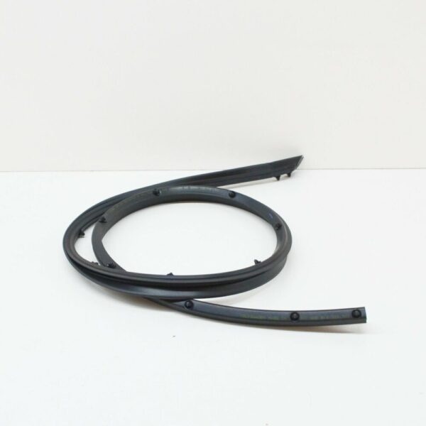 5K6839700B - NEW VOLKSWAGEN GOLF MK6 REAR OUTER RIGHT DOOR SEAL 5K6839700B GENUINE