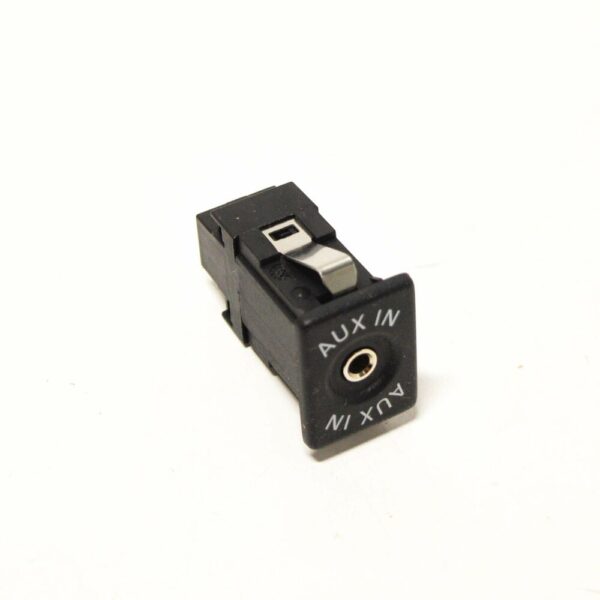 5M0035724 - NEW VOLKSWAGEN BEETLE CONVERTIBLE CC EOS GOLF R32 GTI AUX-IN SOCKET 5M0035724