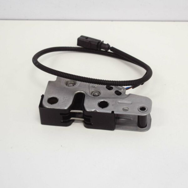 5N0823509C - NEW VW TIGUAN 5N MK1 FRONT HOOD LOCK LOWER PART 5N0823509C ORIGINAL