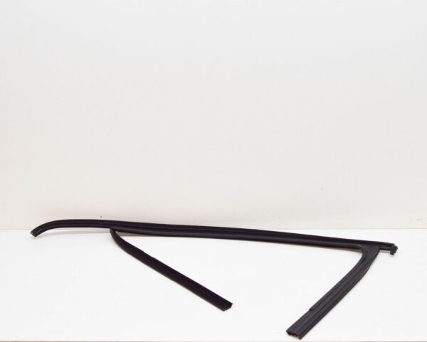 5N0837432G5AP - NEW VOLKSWAGEN TIGUAN MK1 FRONT RIGHT DOOR WINDOW GUIDE 5N0837432G5AP ORIGINAL