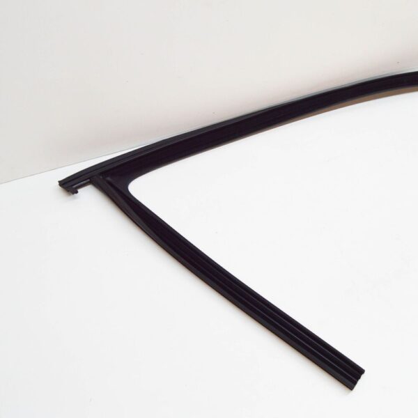 5N0837432G5AP - NEW VOLKSWAGEN TIGUAN MK1 FRONT RIGHT DOOR WINDOW GUIDE 5N0837432G5AP ORIGINAL